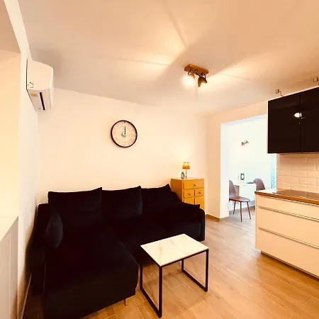 Lobel Apartment Split